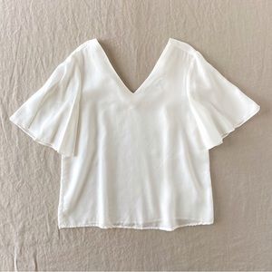 White flowy flutter sleeve v neck blouse Aware Vero Moda